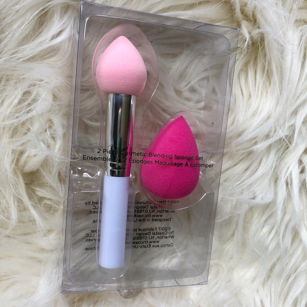 New with tags 2 PIECE COSMETIC BLENDING SPONGE SET